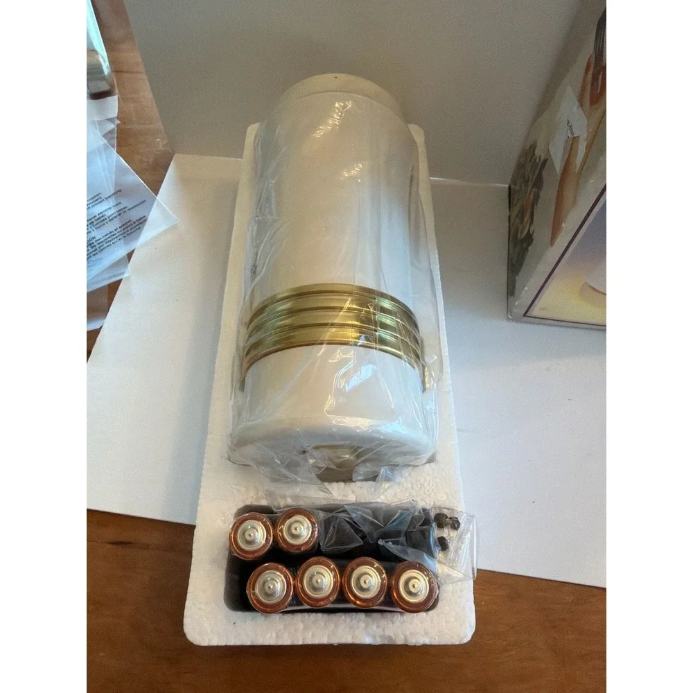 Vintage Chef Specialties Electronic Peppermill With Light White Gold Trim NIB‎